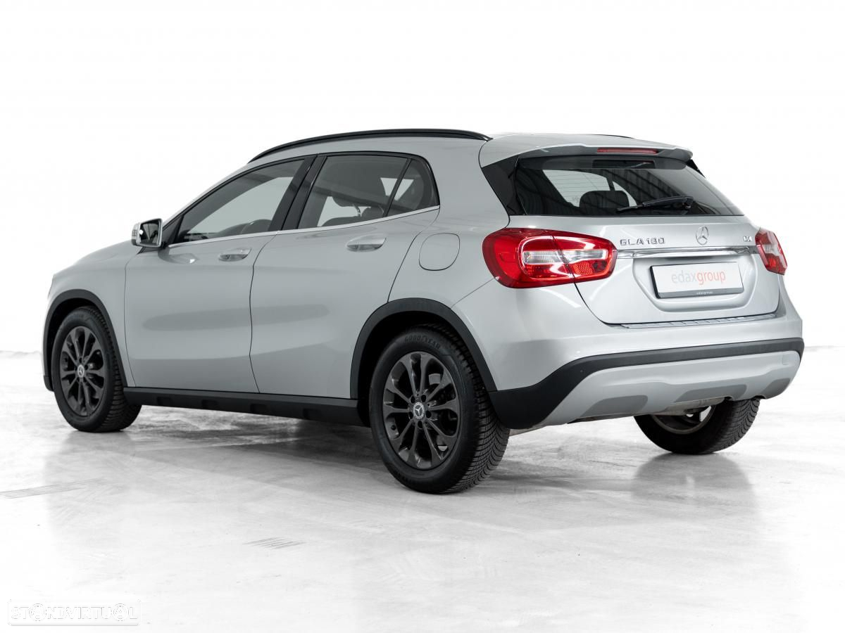 Mercedes-Benz GLA 180 - 4
