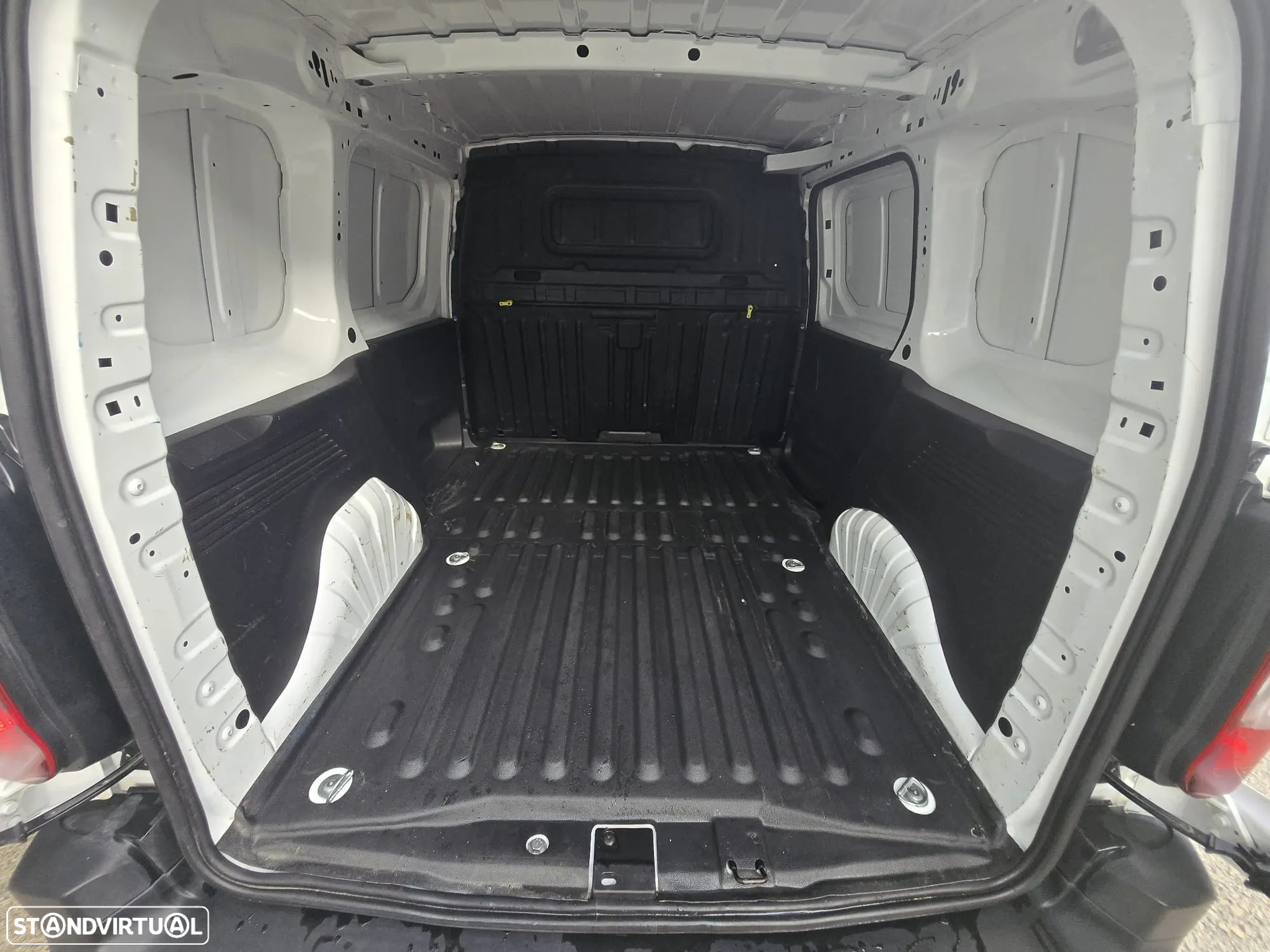 Citroën Berlingo 1.6HDI 100cv Ecrã Central 3Lugares - 6