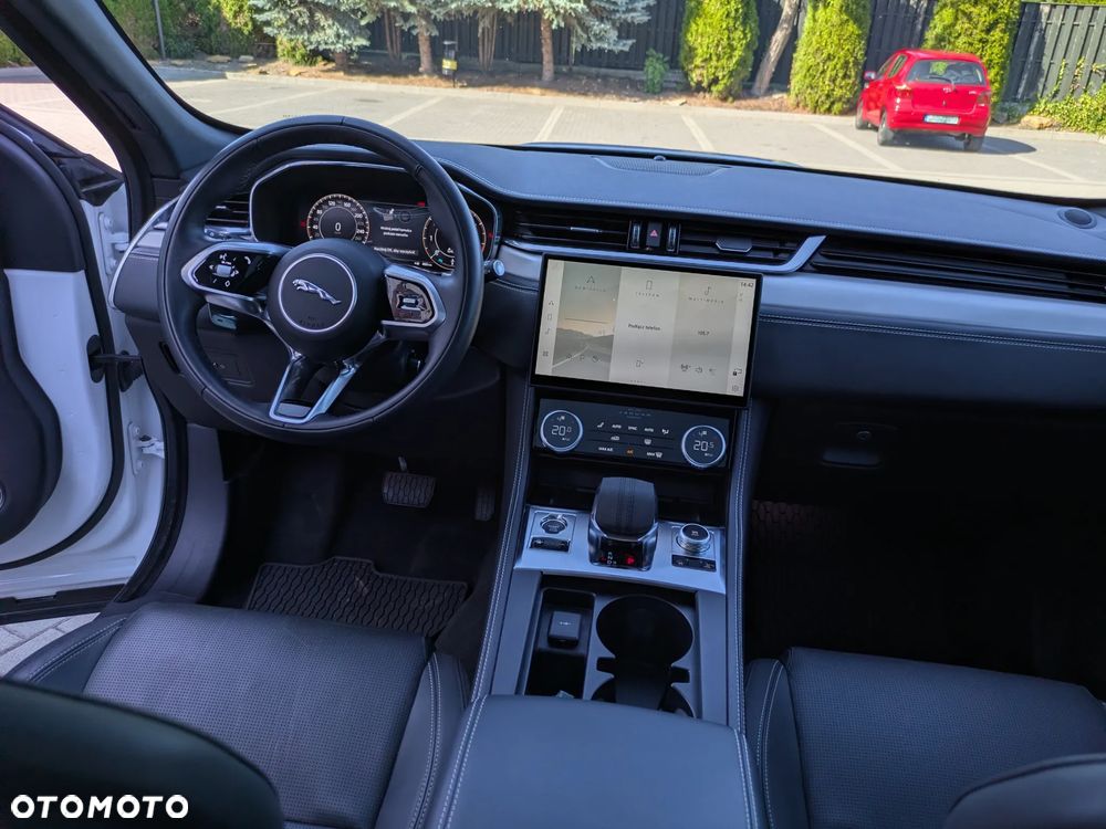 Jaguar F-Pace 3.0 P400 mHEV AWD R-Dynamic S - 16