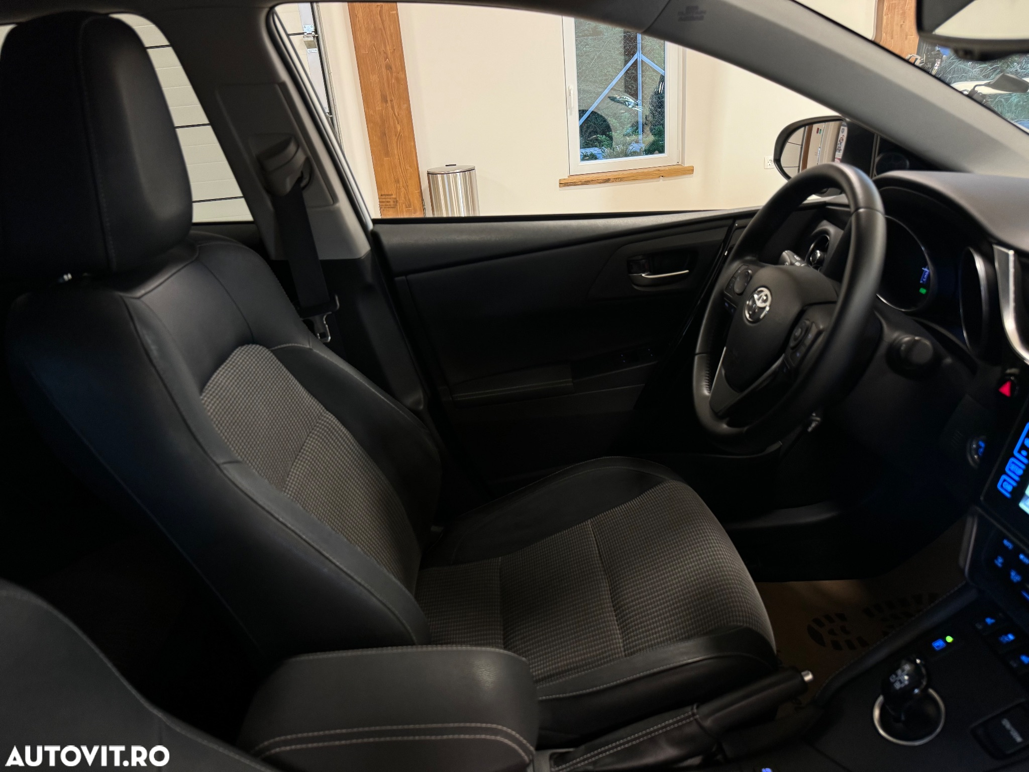Toyota Auris 1.8 L VVT-i Hybrid Luna - 33
