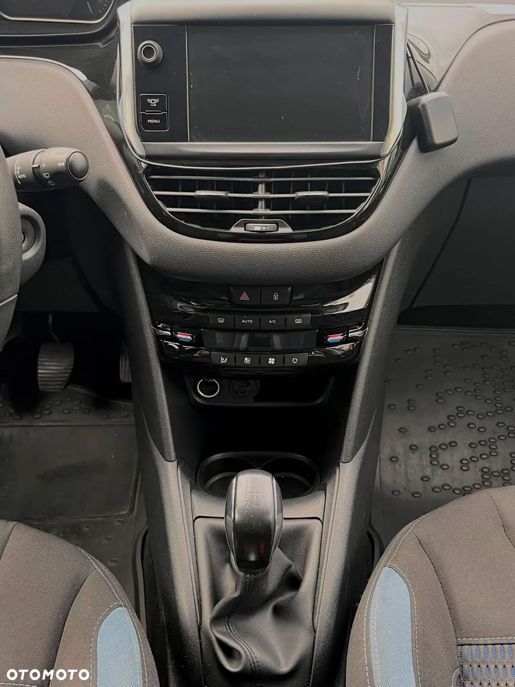 Peugeot 208 - 17