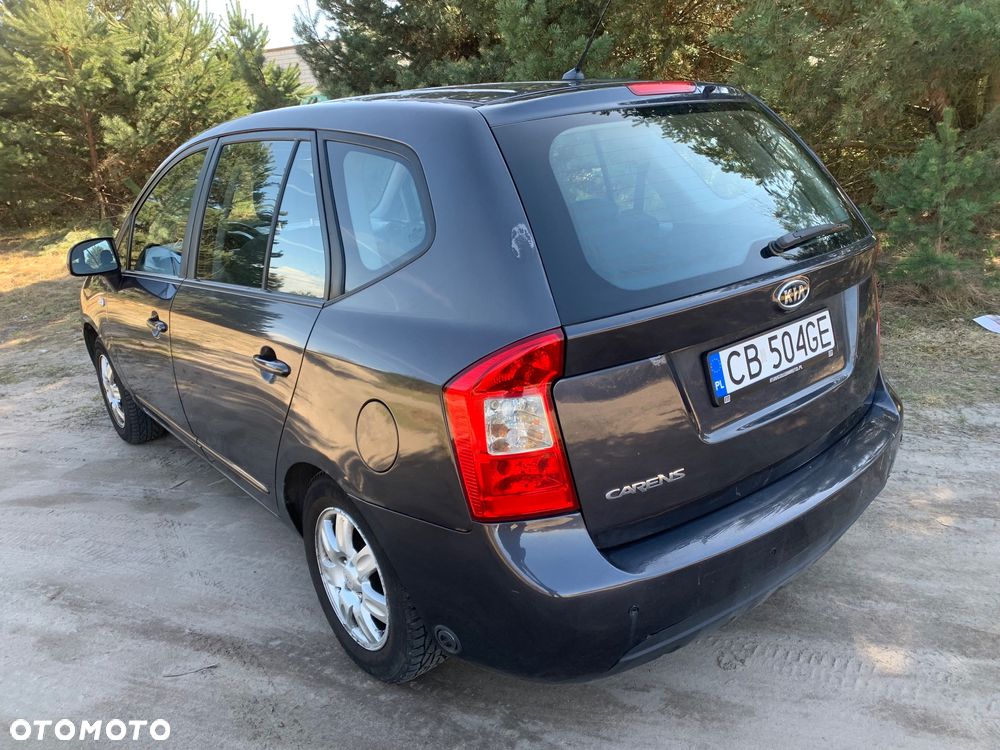 Kia Carens 2.0 CVVT LX - 7