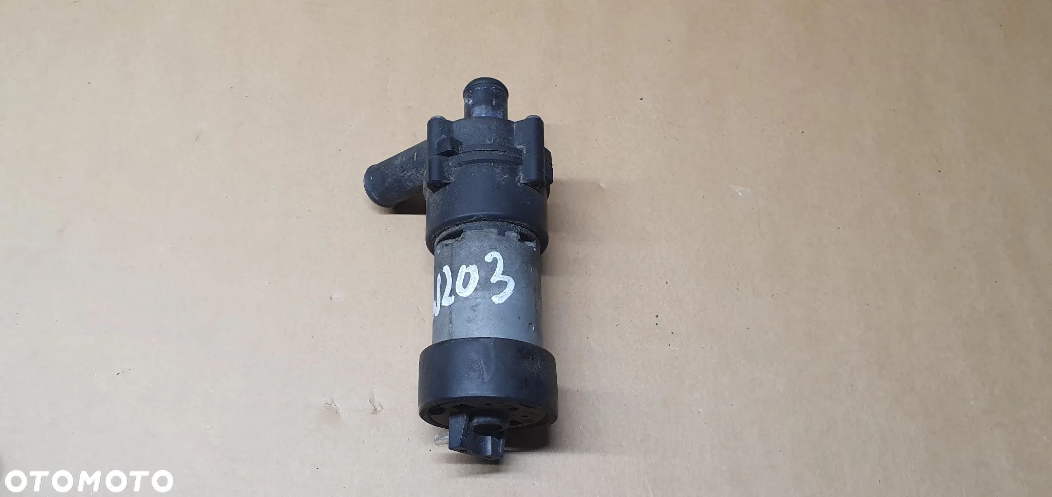 Dodatkowa pompka obiegu wody Mercedes W203 2038350064 - 1