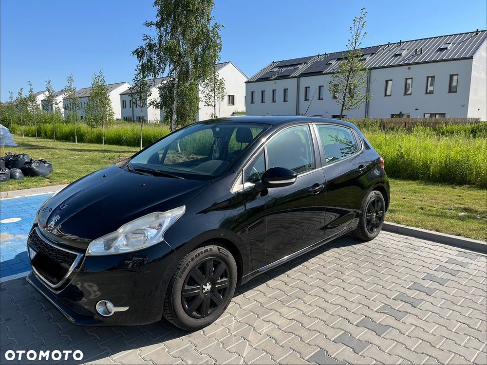 Peugeot 208 - 1
