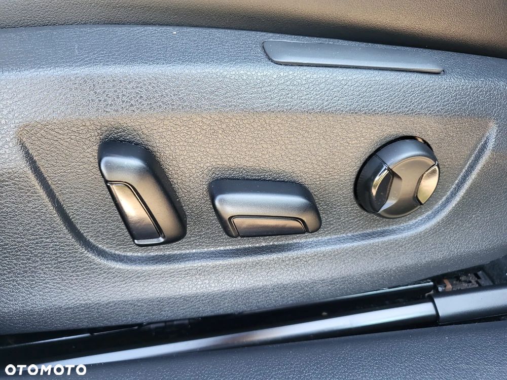 Skoda Superb 2.0 TDI Sportline DSG - 33