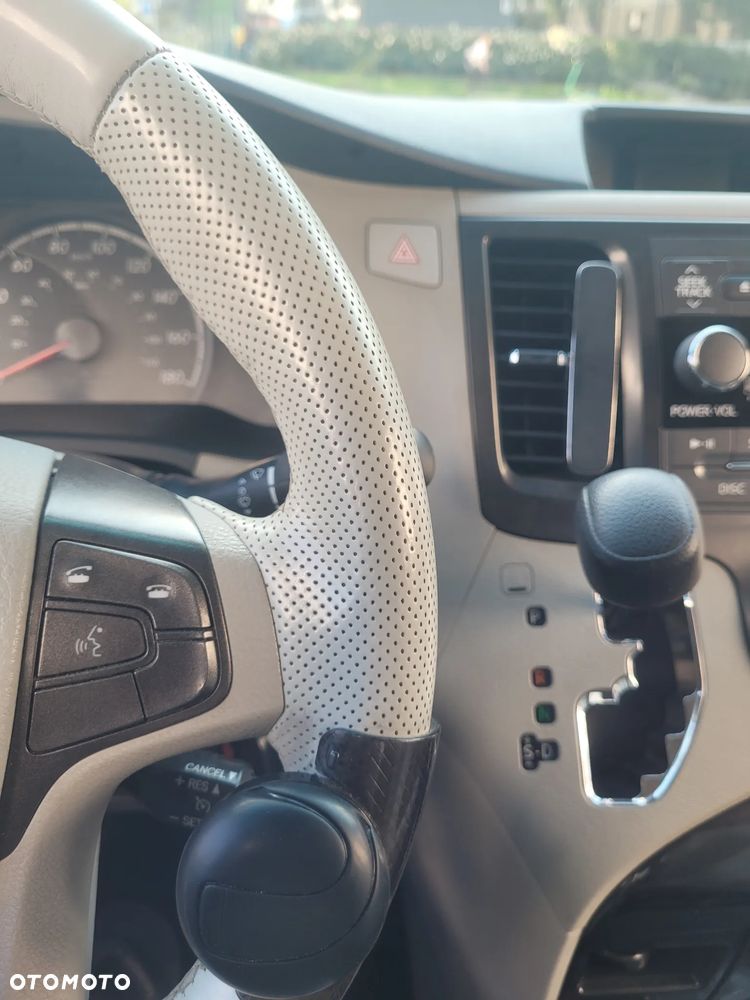 Toyota Sienna 3.5 V6 - 3