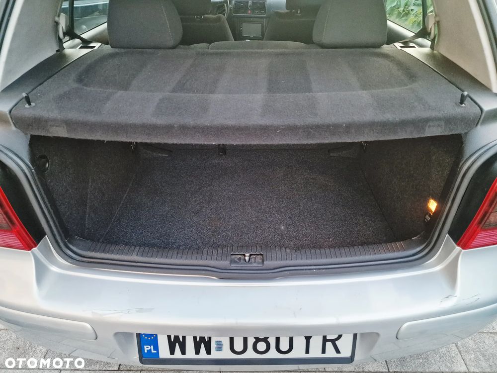 Volkswagen Golf 1.6 Highline - 18