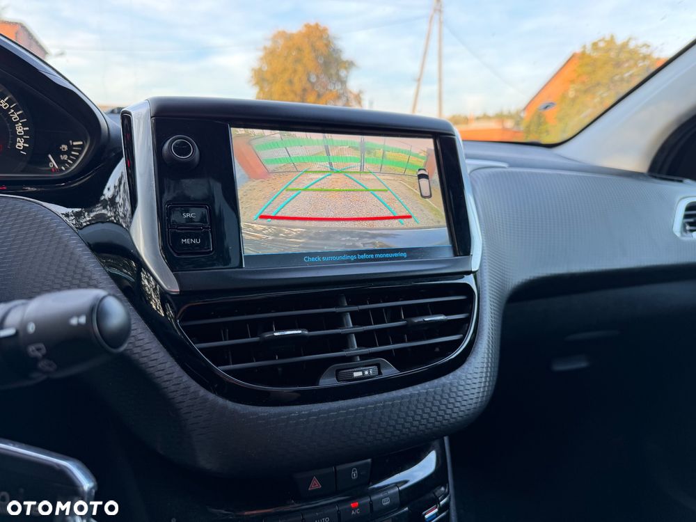 Peugeot 208 - 19