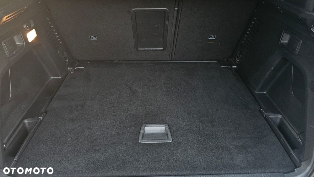 Peugeot 3008 1.6 BlueHDi Allure S&S EAT6 - 36