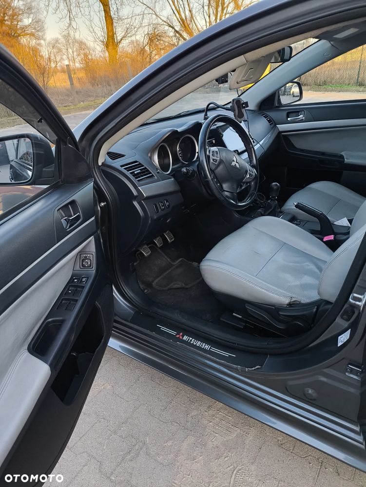 Mitsubishi Lancer - 7