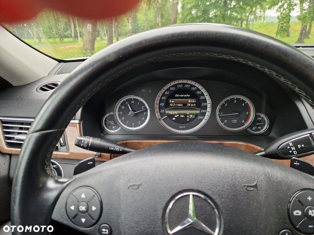 Mercedes-Benz Klasa E 220 CDI DPF BlueEFFICIENCY 7G-TRONIC Elegance - 32
