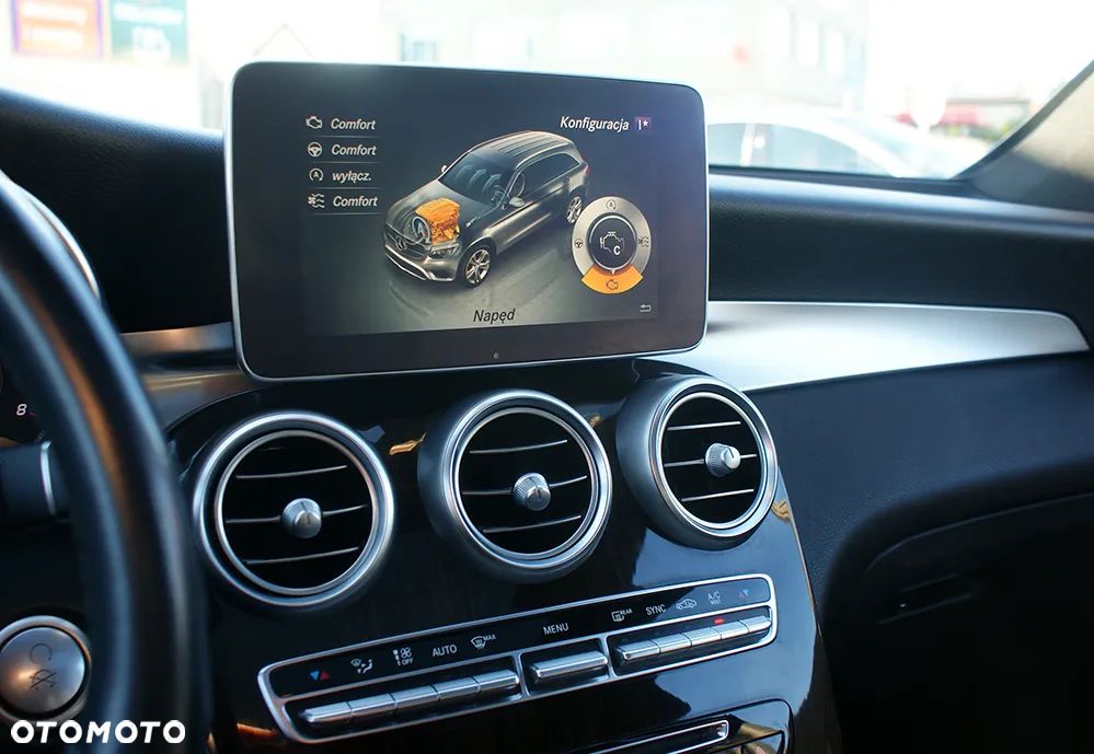 Mercedes-Benz GLC 300 4Matic 9G-TRONIC AMG Line - 16