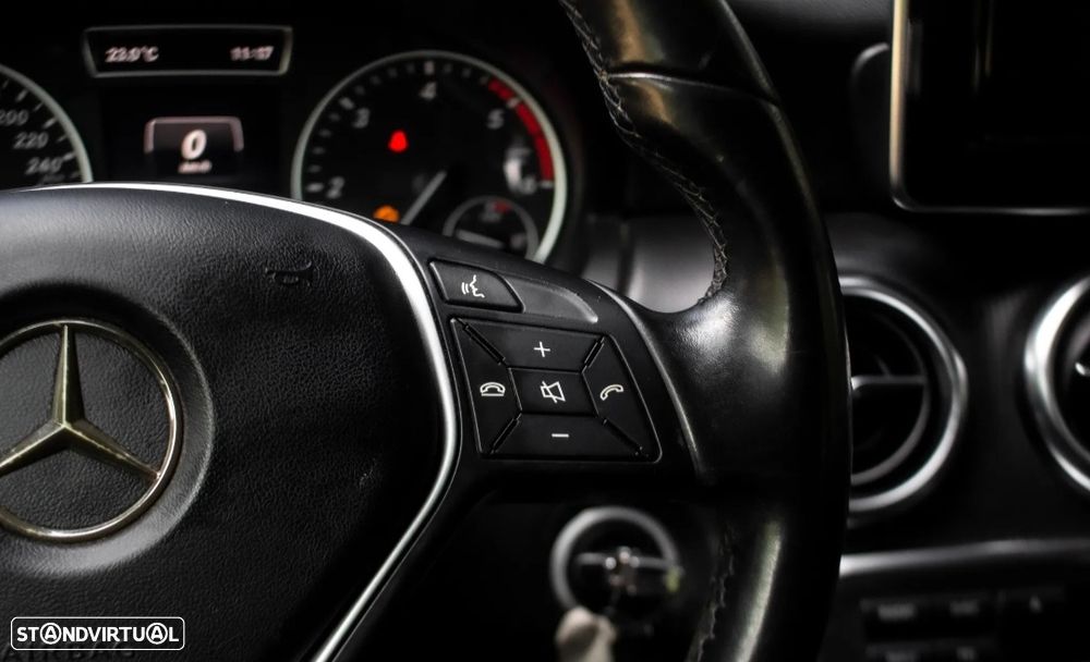 Mercedes-Benz A 180 d AMG Line - 13