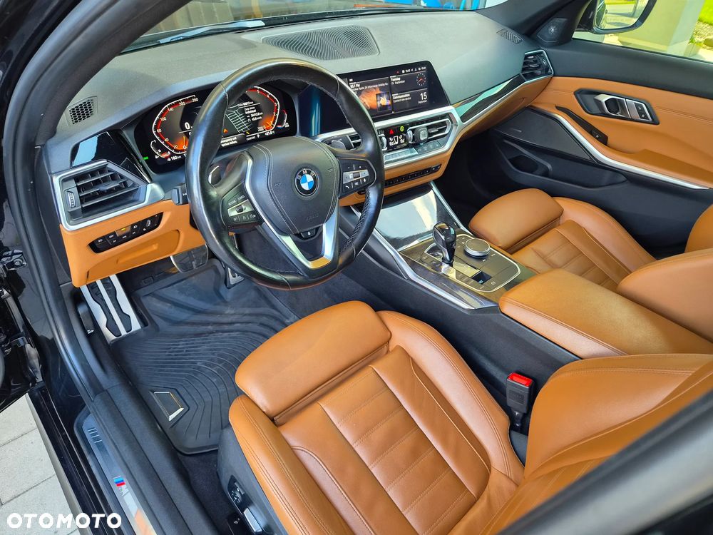 BMW Seria 3 330i xDrive M Sport Shadow - 16