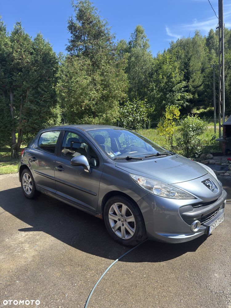 Peugeot 207 - 1