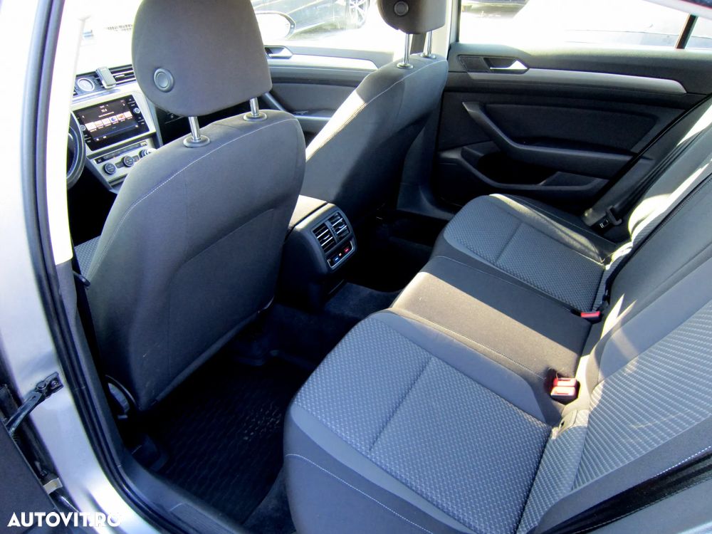 Volkswagen Passat - 20