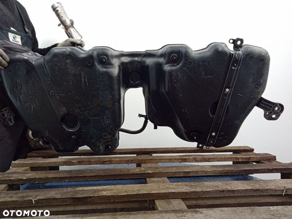 VOLVO V90 II CC D4  ZBIORNIK BAK PALIWA 31478590 - 7