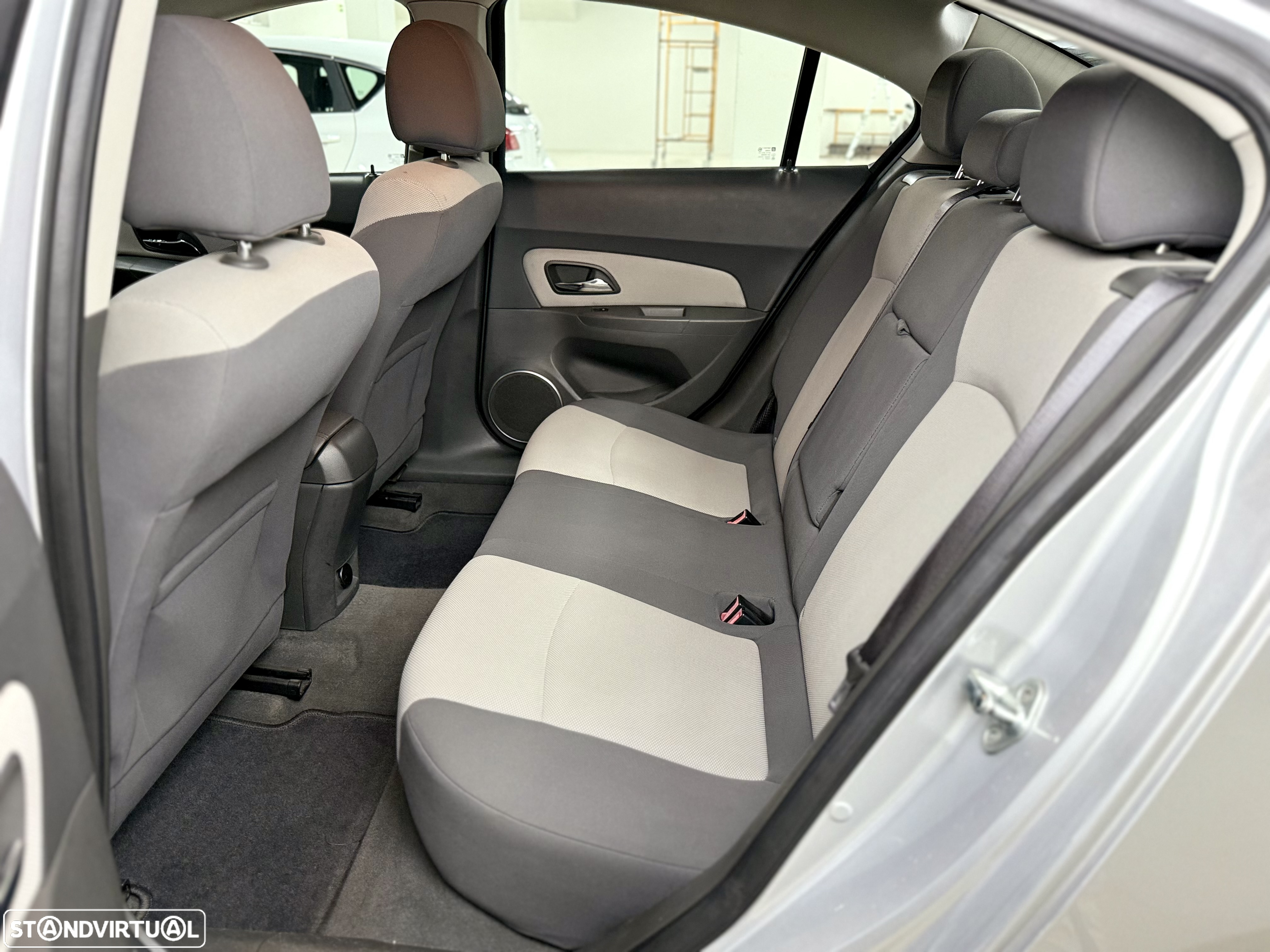 Chevrolet Cruze 1.6 LS - 19