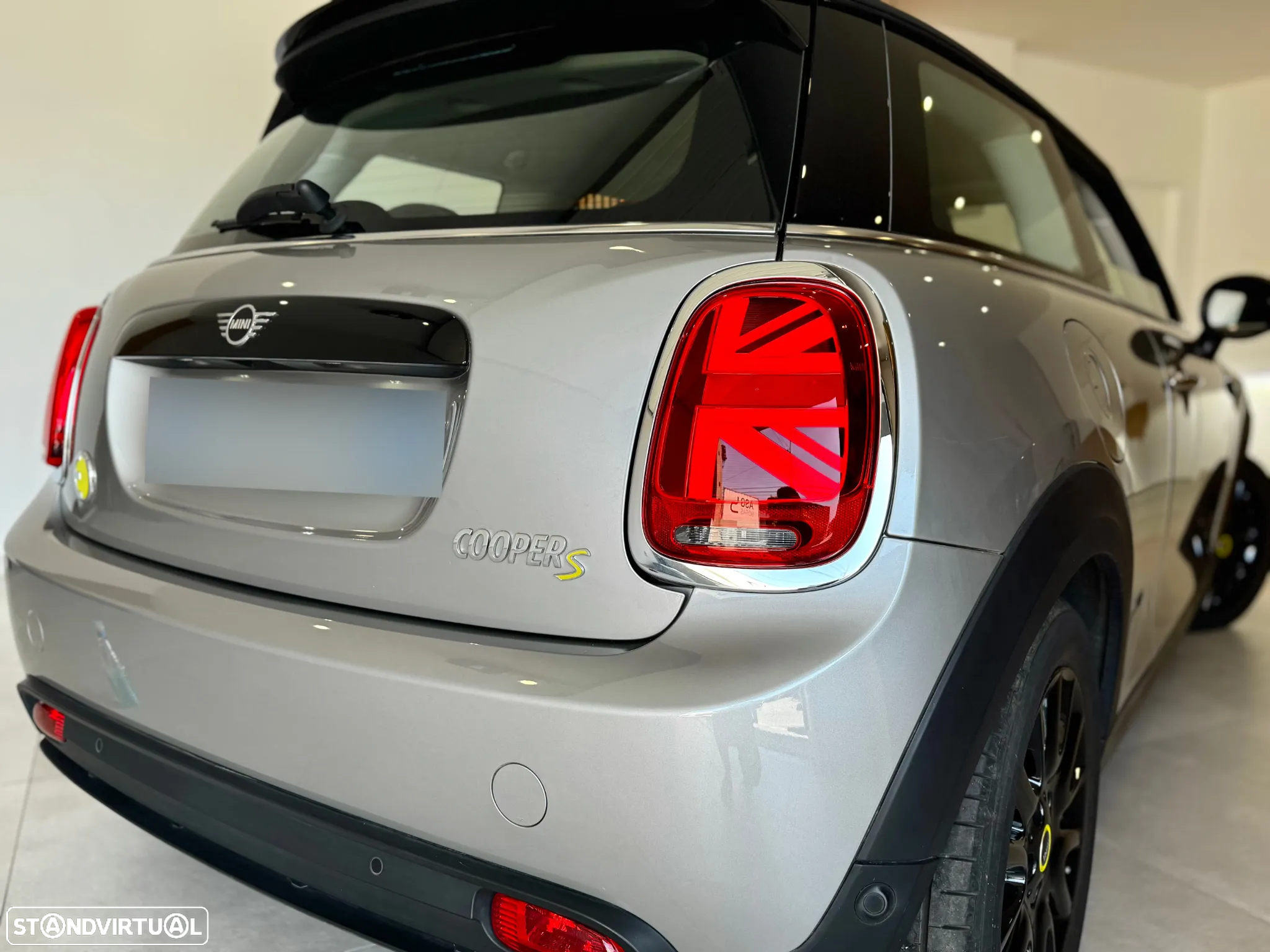 MINI 3 Portas Cooper SE Premium Extra Essential - 24
