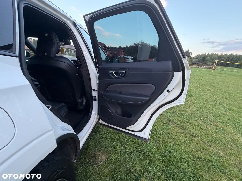 Volvo XC 60 B4 B R-Design - 19