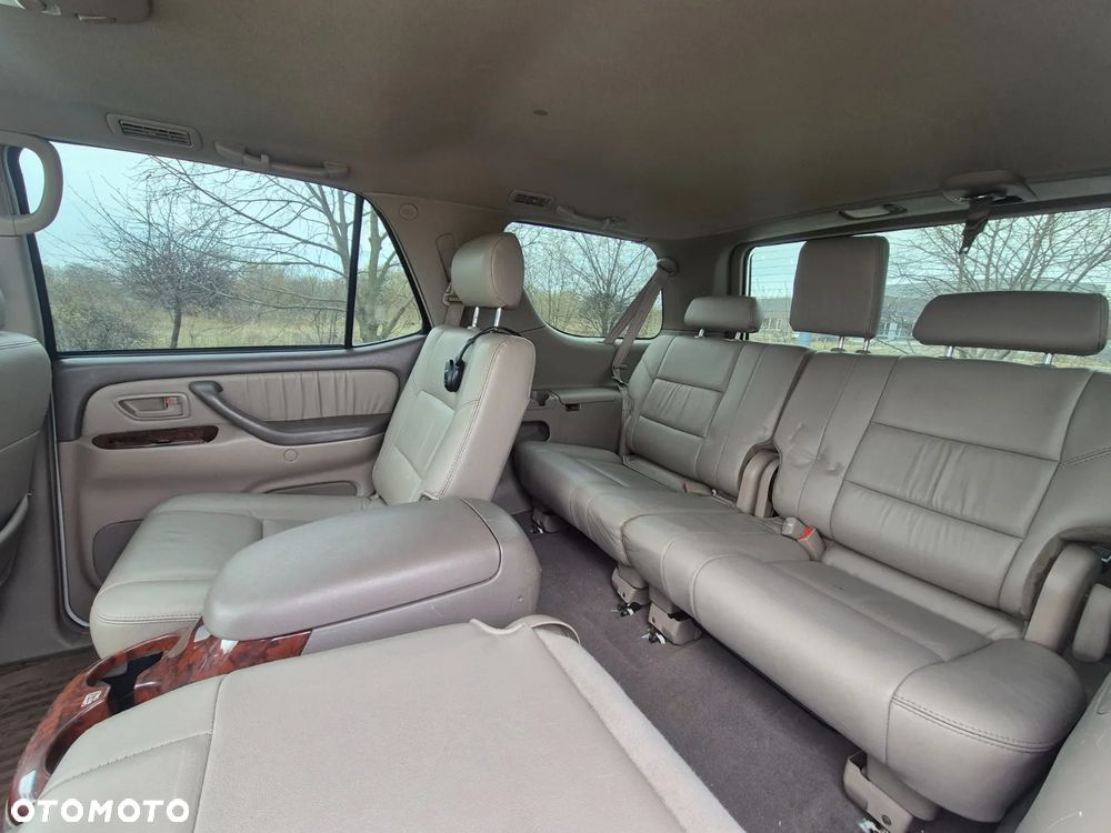 Toyota Sequoia - 15