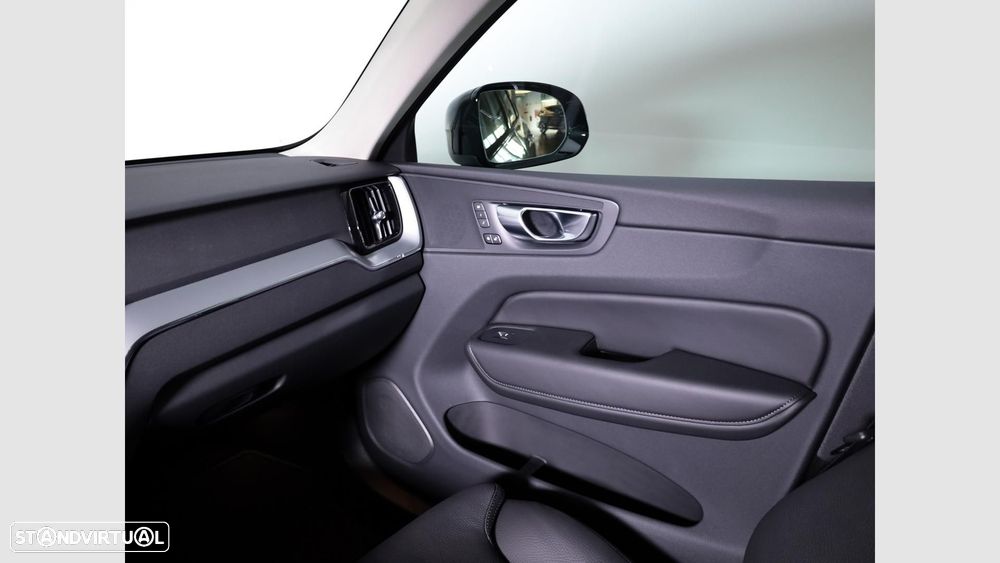 Volvo XC 60 2.0 T6 PHEV Plus Dark AWD — fotografia 19