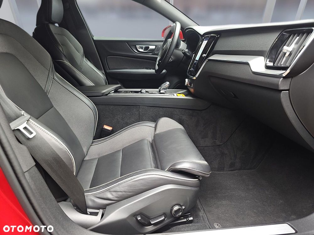 Volvo V60 Cross Country Plus B5 B AWD - 11