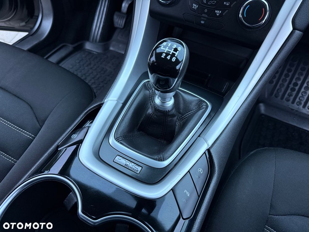 Ford Mondeo - 35