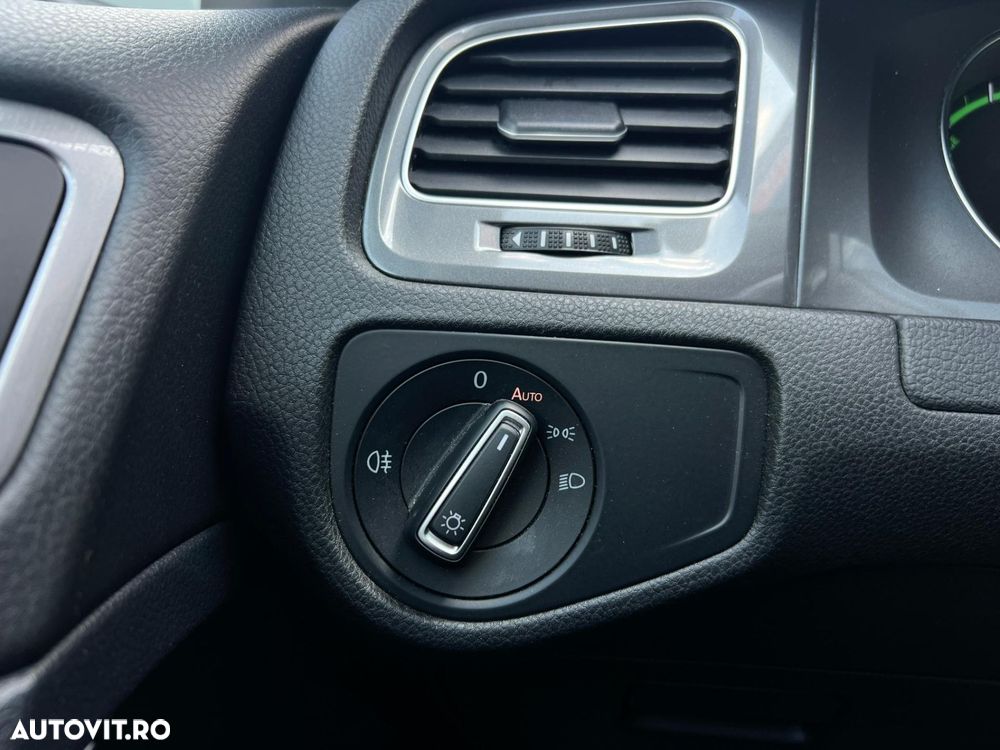 Volkswagen Golf - 27