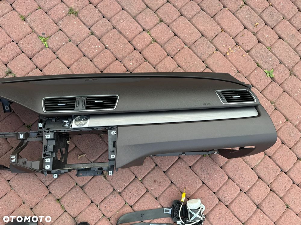 DESKA KONSOLA KOKPIT PODUSZKA PASY PASSAT B7 BRĄZOWA - 7