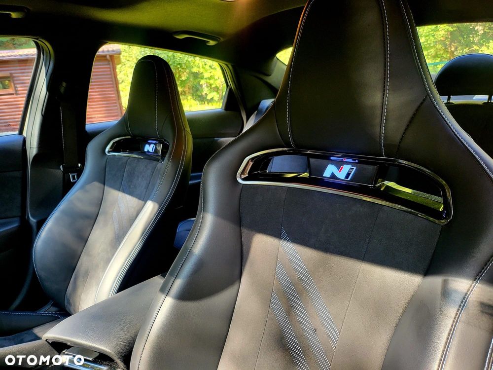 Hyundai Elantra - 12