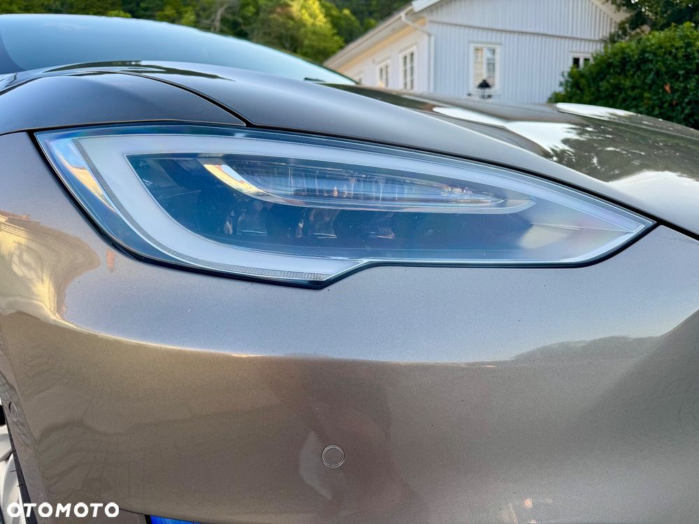 Tesla Model S - 25