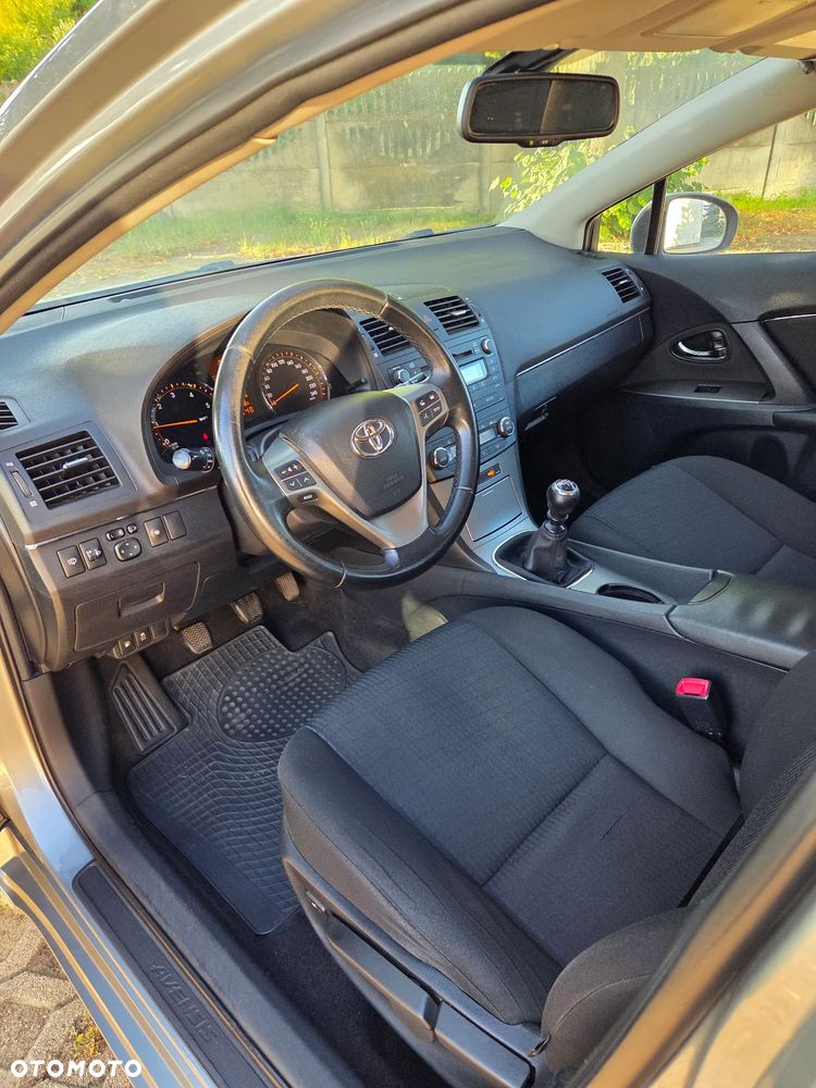 Toyota Avensis 2.0 D-4D Sol - 17