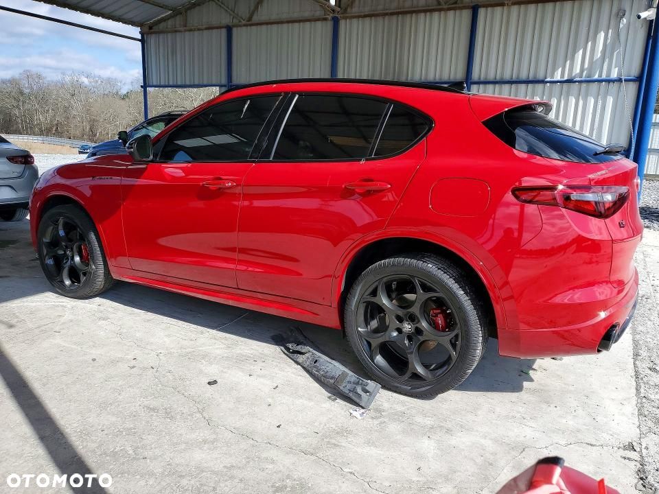 Alfa Romeo Stelvio - 8
