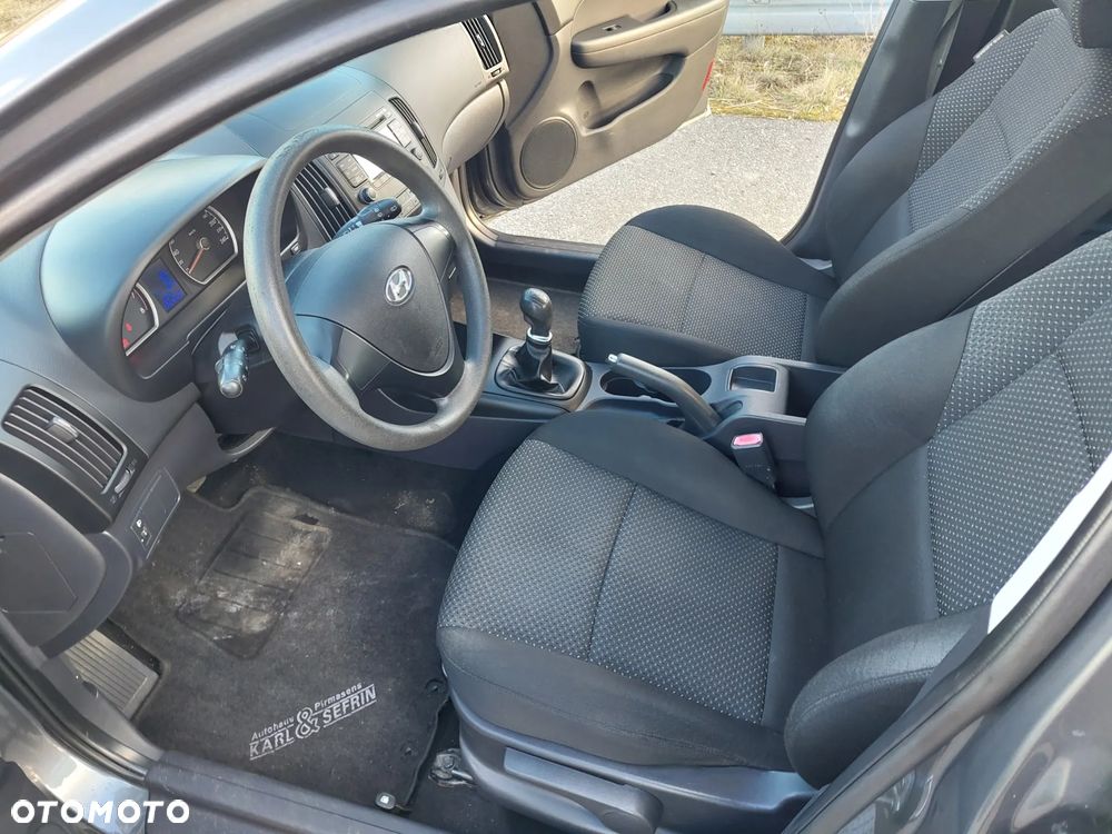 Hyundai i30 1.4 Base + - 10