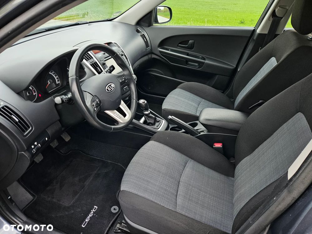 Kia Ceed 1.4 L - 9