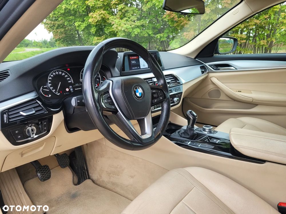 BMW Seria 5 520d Sport Line - 9