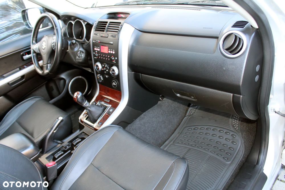 Suzuki Grand Vitara 1.9 DDiS Comfort + DPF - 12