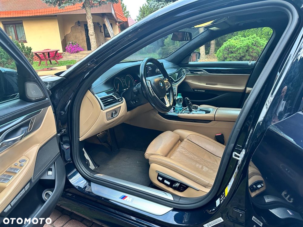 BMW Seria 7 750Li xDrive - 15