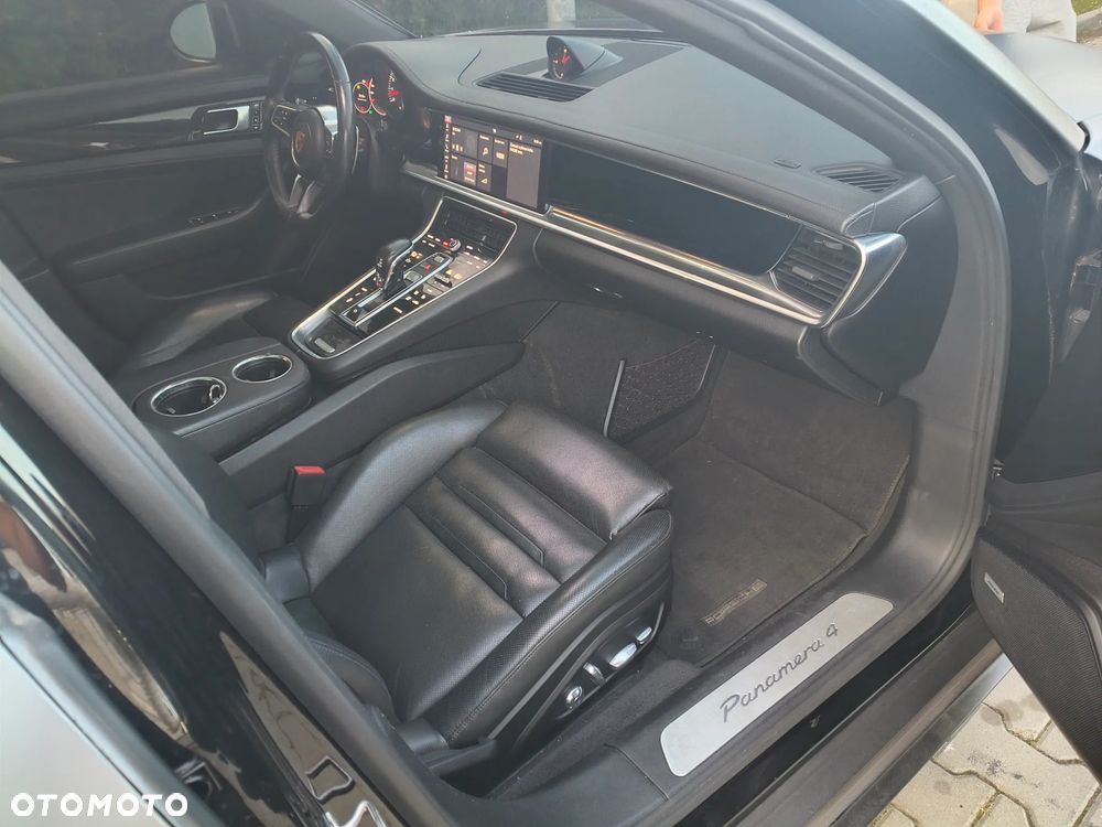 Porsche Panamera 4 - 8