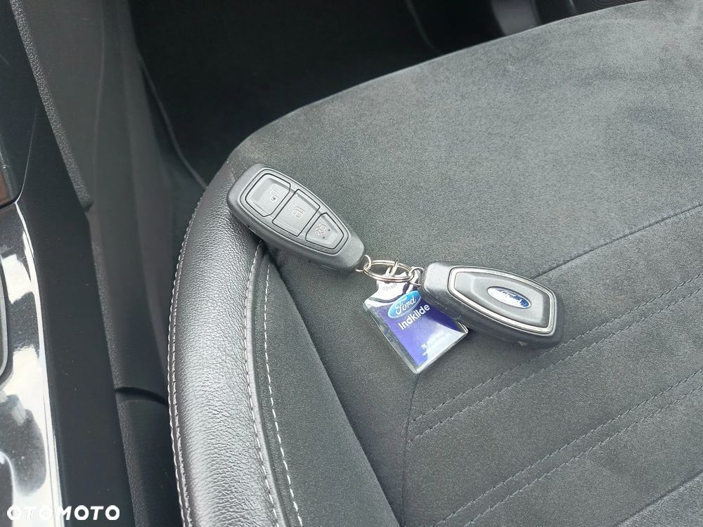 Ford Kuga - 23