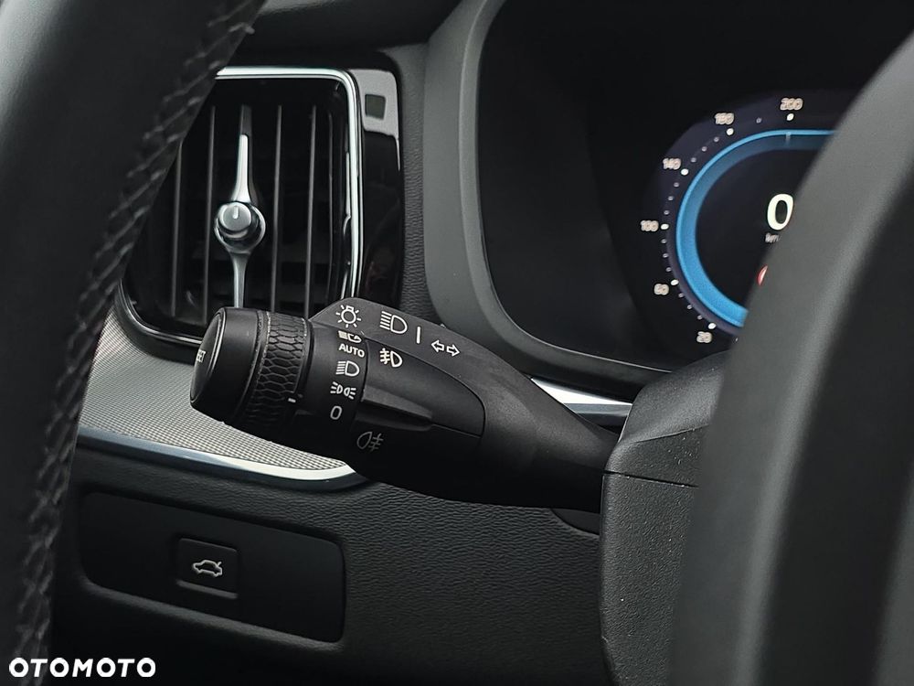 Volvo XC 60 B4 D Plus Bright - 26