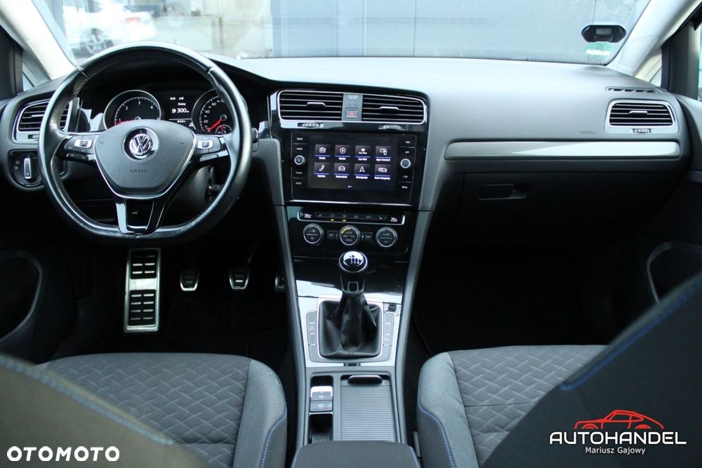 Volkswagen Golf - 8