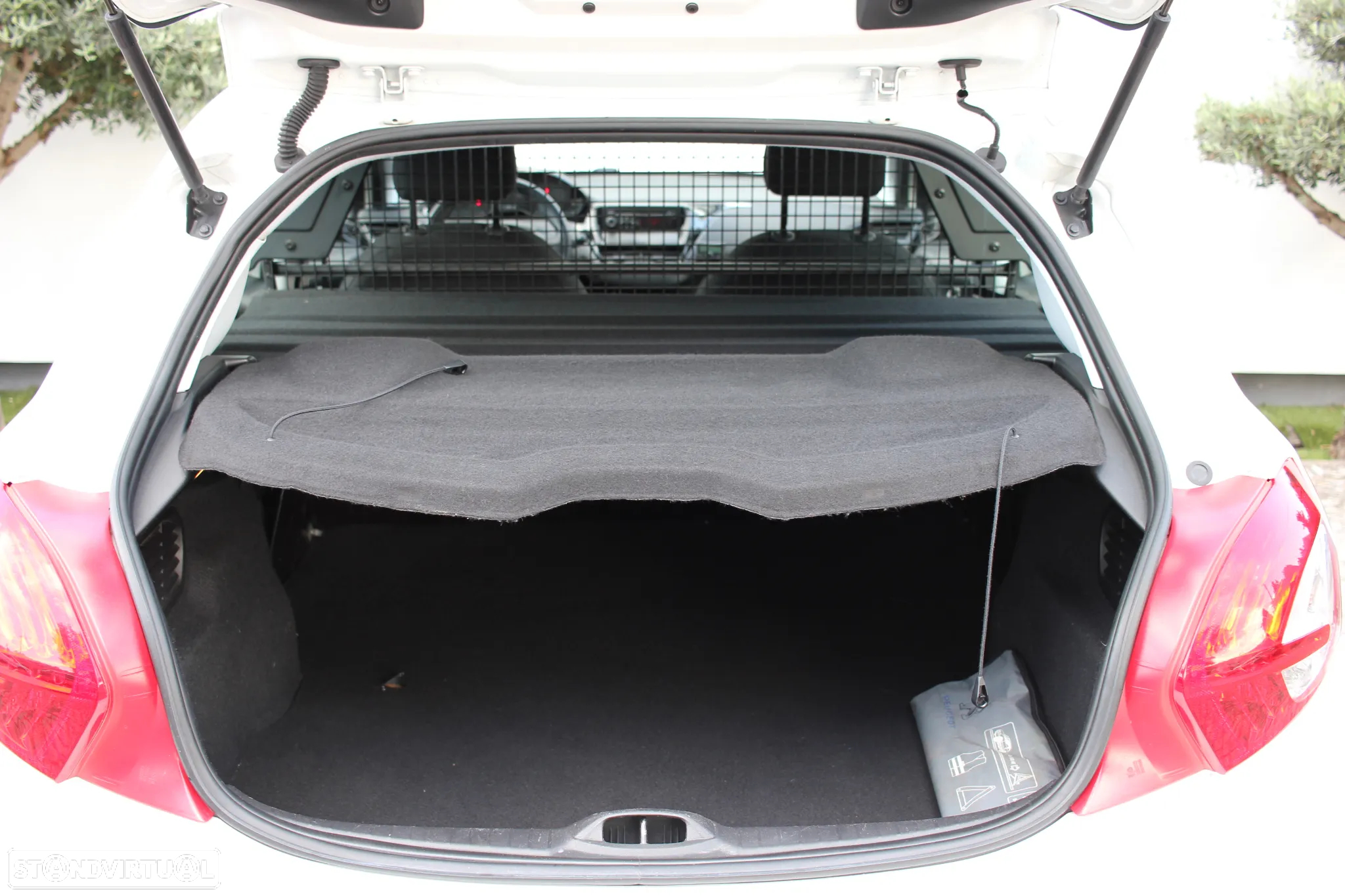 Peugeot 208 - 6