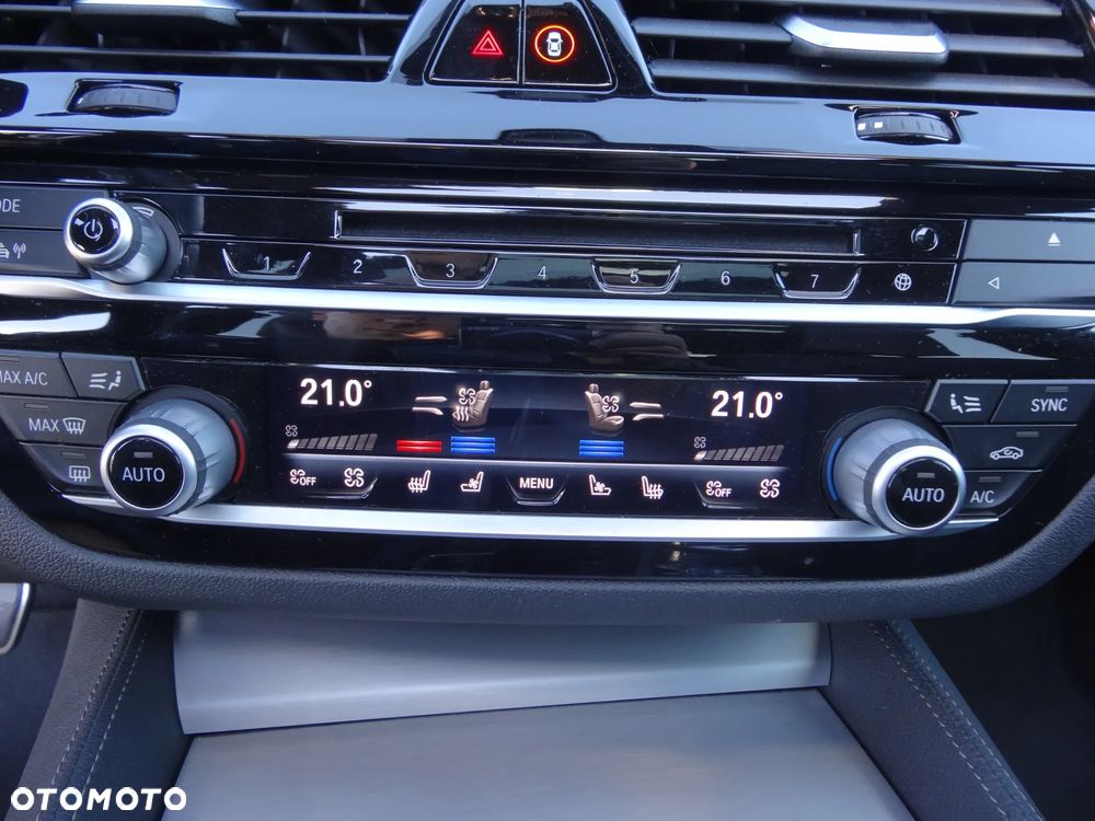 BMW Seria 5 M550d xDrive Touring - 30