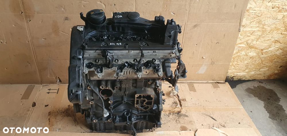 Silnik słupek blok silnika Audi A4 B8 2.0 TDI CBA - 2