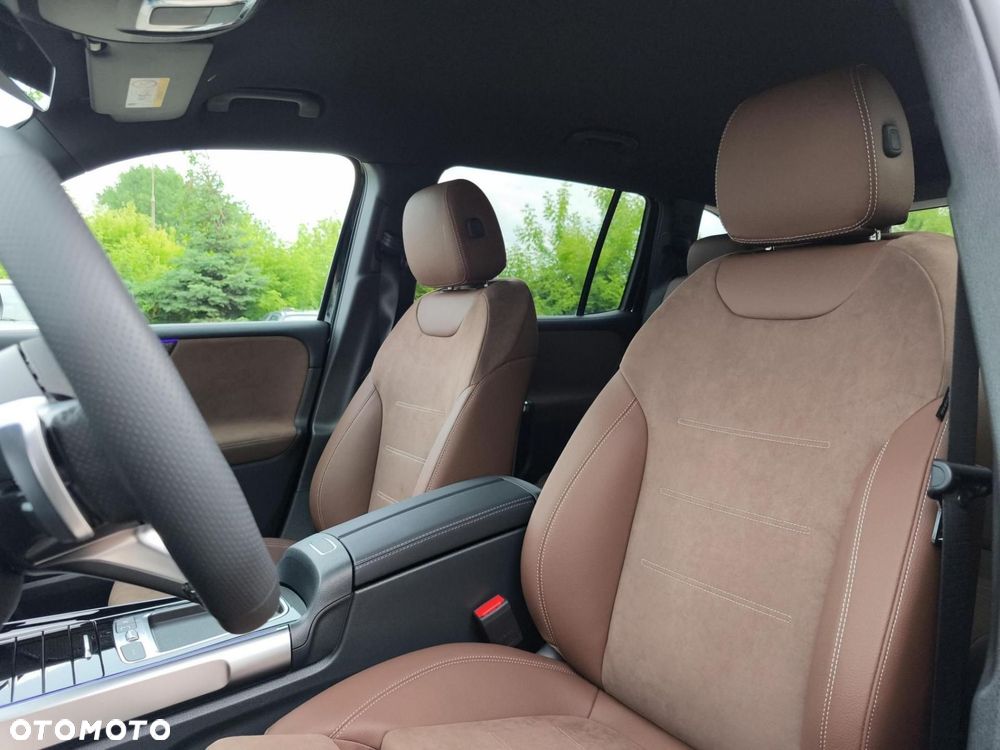 Mercedes-Benz GLB - 10