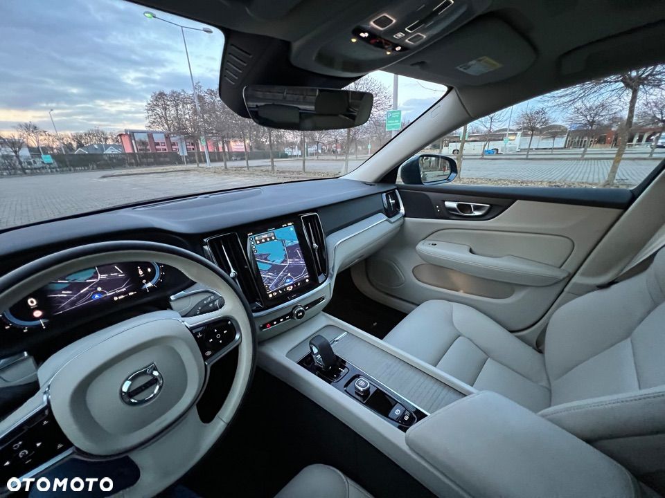Volvo V60 B5 B AWD Plus Dark - 22