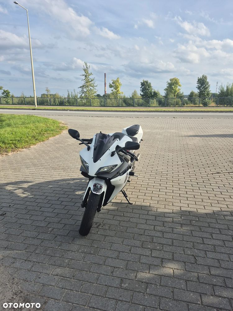 Yamaha YZF - 1