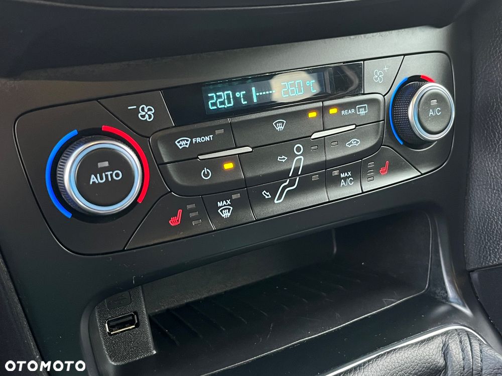 Ford Focus 1.0 EcoBoost Titanium - 11